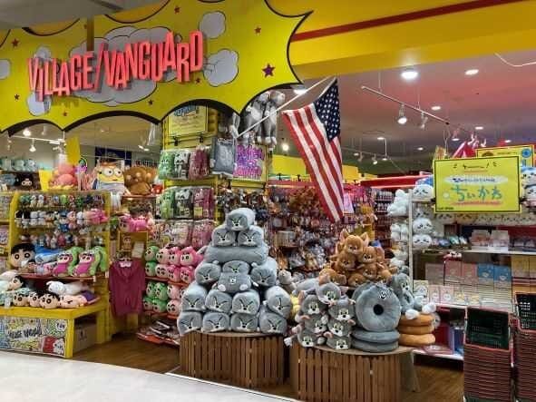 ヴィレッジヴァンガード イオンモール土岐店（Village Vanguard  AEON MALL Toki 빌리지 뱅가드 Village Vanguard ）の店舗外観